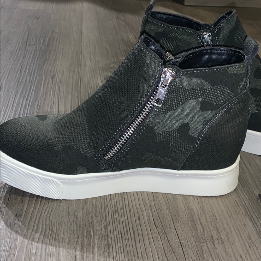 Shoes-Platform Sneaker - image 2